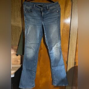 Women’s American Eagle Outfitters medium wash Jeans